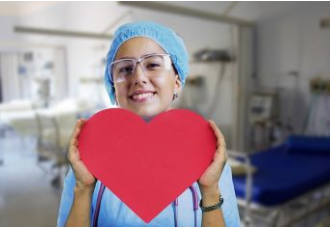 Symbolbild: eine Pflegerin hält ein grosses rotes Herz: Inhalt: Gesundheitsmittelschule Luzern