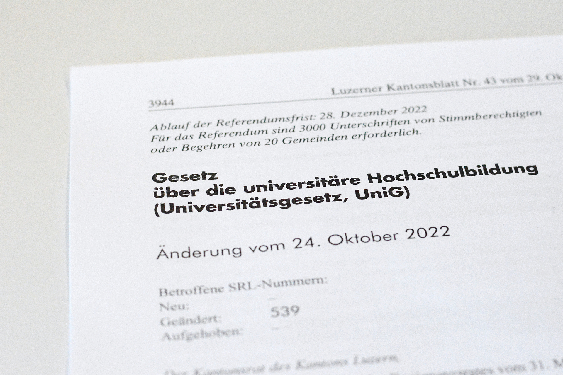 Uni Luzern - zwei neue Fakultäten, Bild Hochschulgesetz und Auszug Kantonsblatt