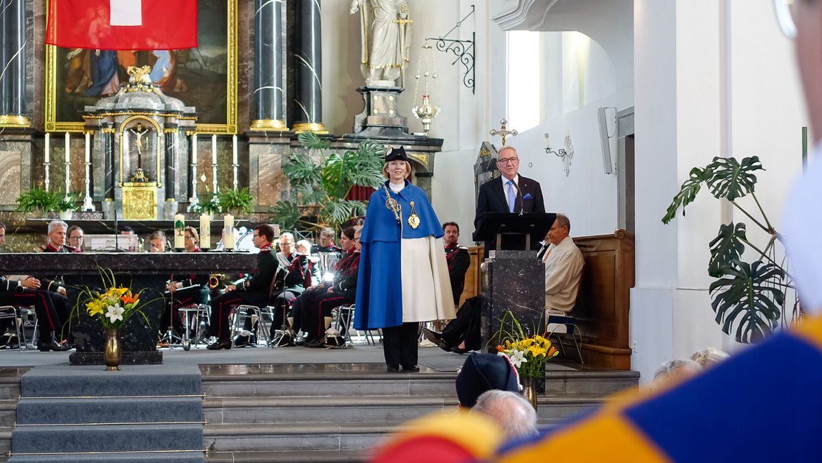 Regierungspräsident Robert Küng begrüsst die Anwesenden.
