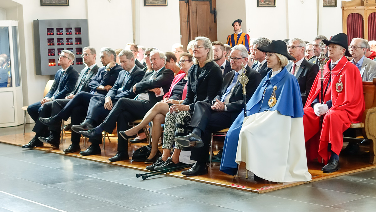 Staatsschreiber Lukas Gresch-Brunner, Regierungsrat Reto Wyss, Regierungsrat Guido Graf, Regierungsrat Marcel Schwerzmann, Regierungsrat Paul Winiker, Kantonsratspräsidentin Hildegard Meier-Lötscher, Botschafterin Dr. Ursula Plassnik, Regierungspräsident Robert Küng.