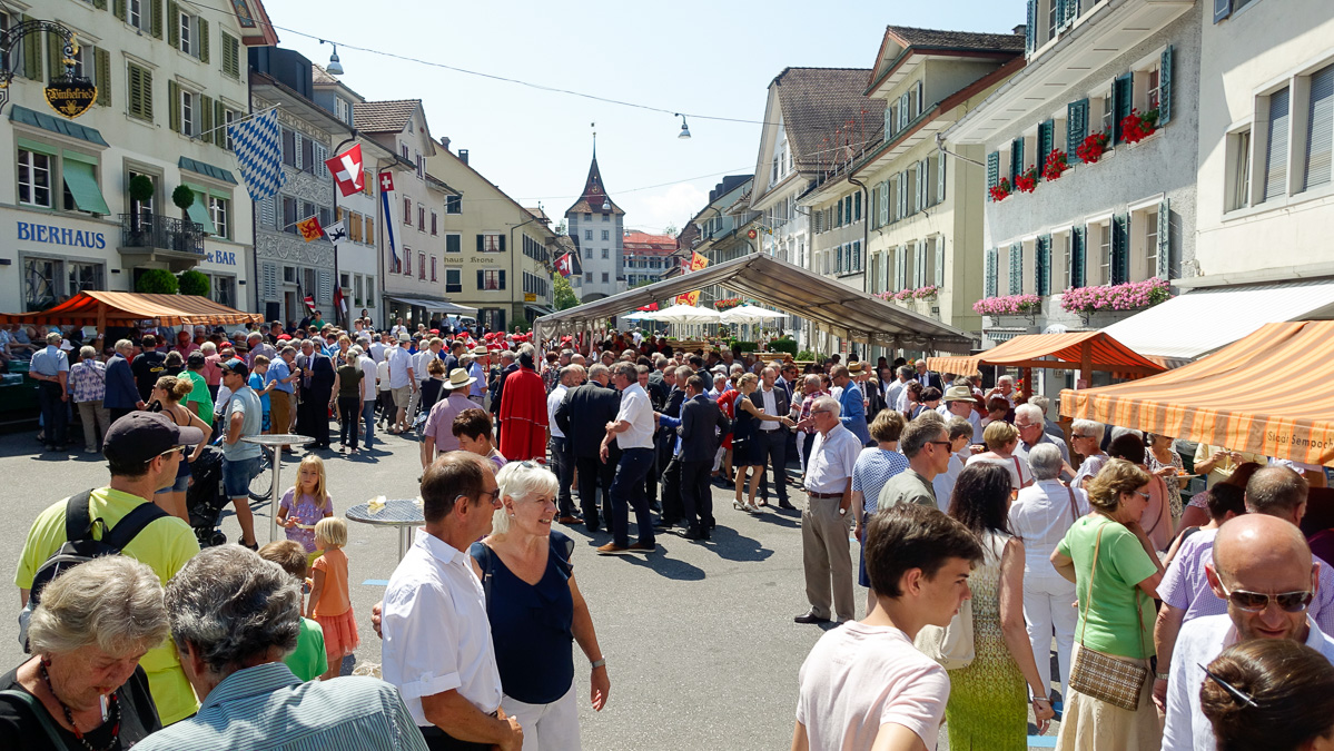 Der gut besuchte Apéro der Gastgemeinde Stadt Luzern