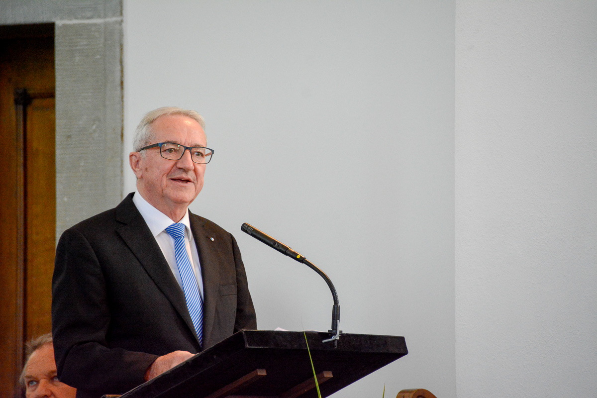 Regierungspräsident Robert Küng spricht das Grusswort.